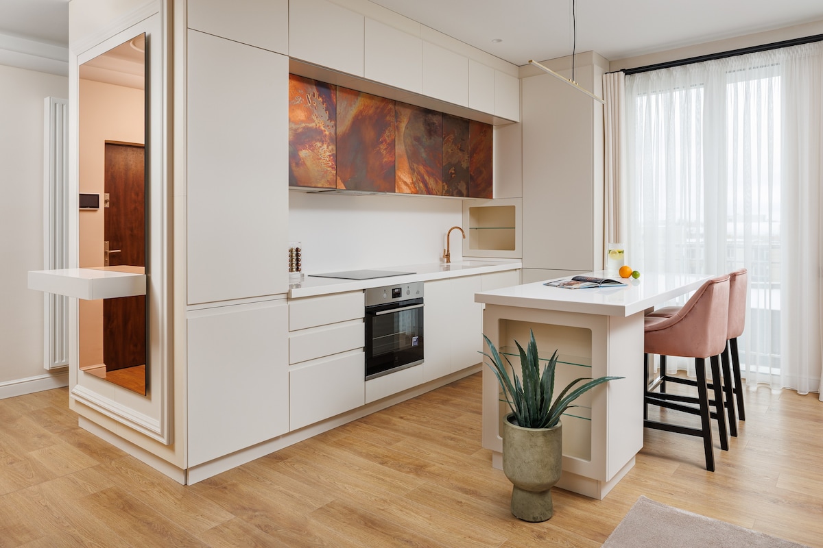 Skylark | Helsinki Suite with Fireplace & View