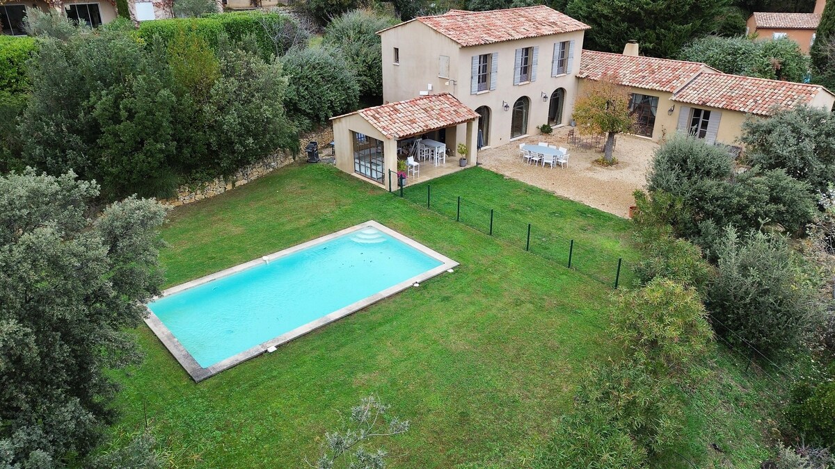 Villa provençale pour 10 personnes avec piscine.