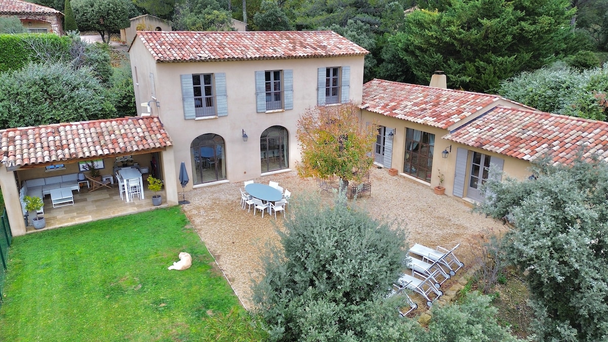 Villa provençale pour 10 personnes avec piscine.