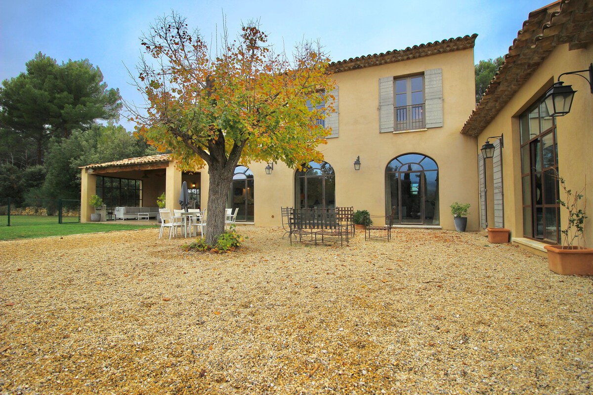 Villa provençale pour 10 personnes avec piscine.