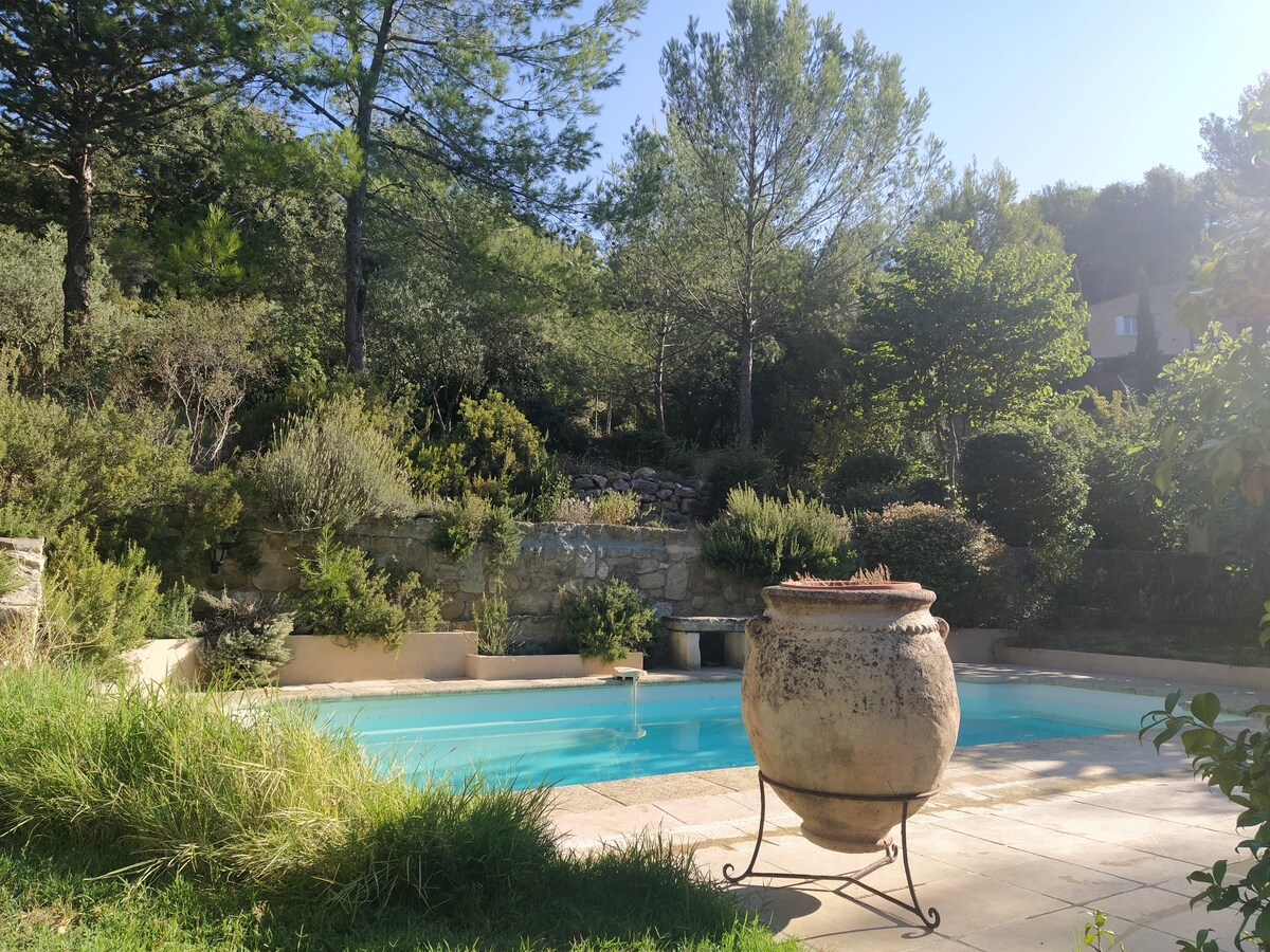 Tout compris, au calme, très jolie maison, piscine