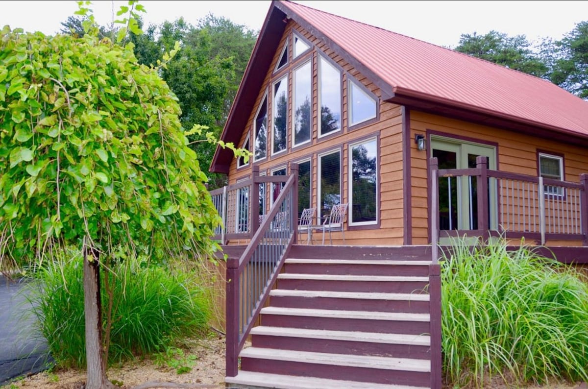 Harbor Springs, Jamestown Cabin