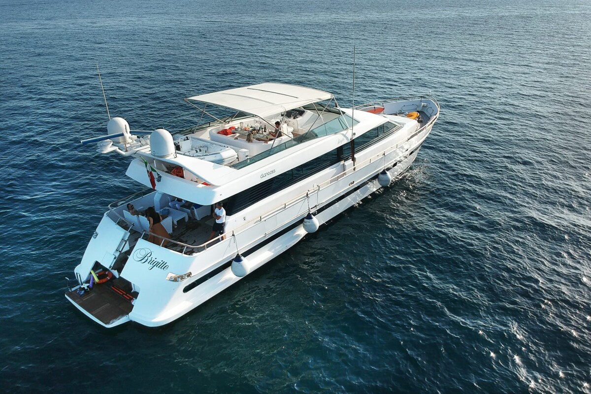 Yacht flybridge 25 metri