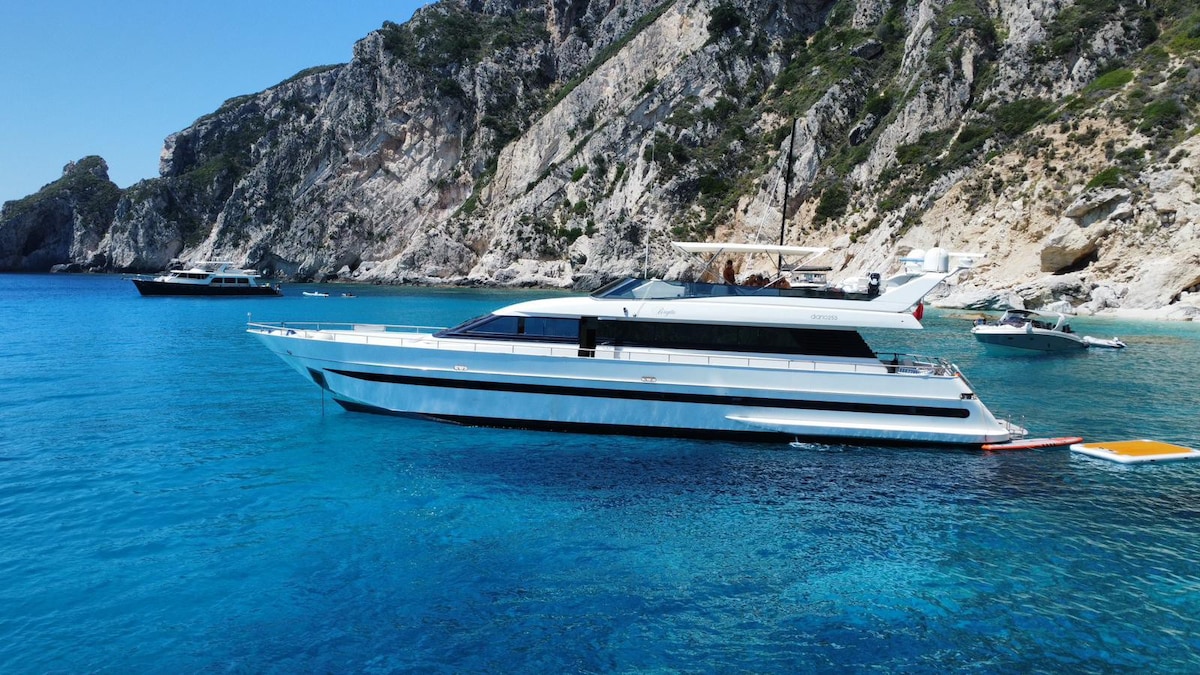 Yacht flybridge 25 metri