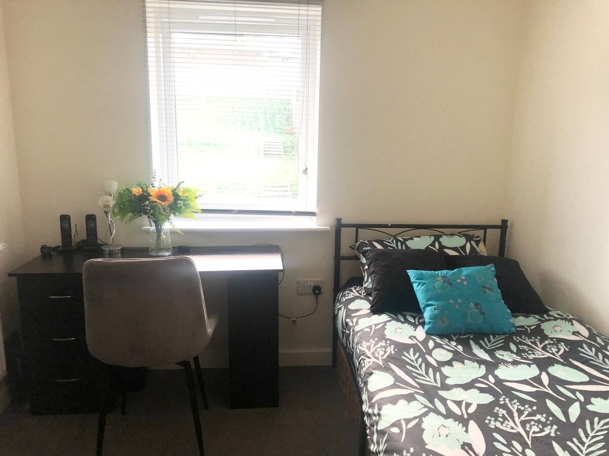 Peaceful Room, S2 Sheffield, Family Friendly Home