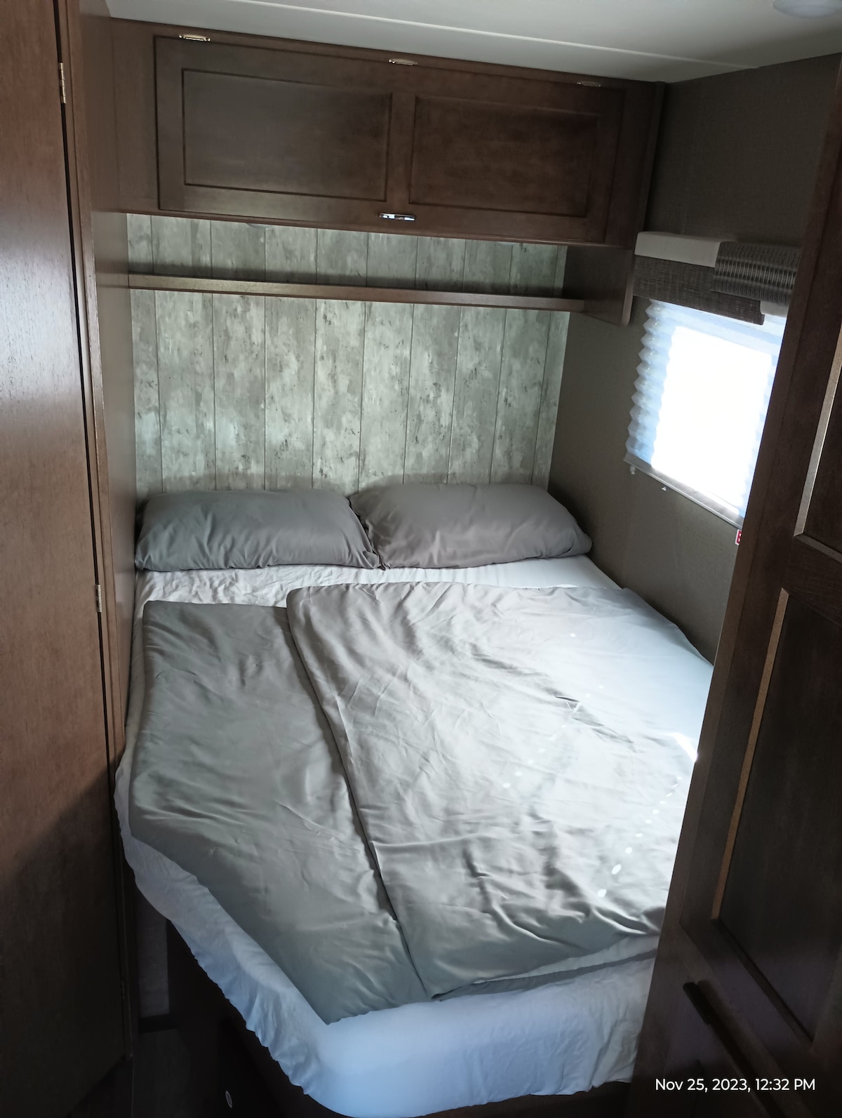 Comfortable camper life close to the beach
