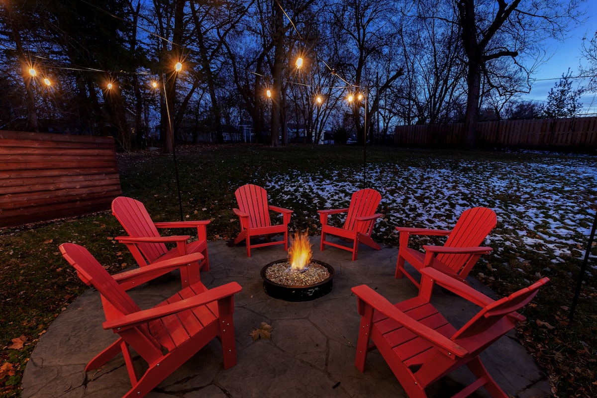 Enchanting 5BR Retreat: Games & Fireside Fun!