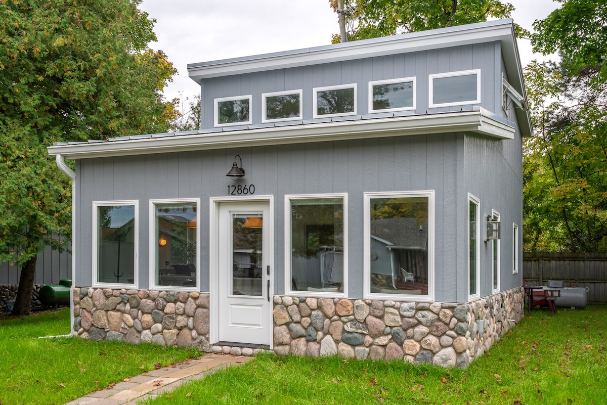 Little Skip Cottage, on the Bay