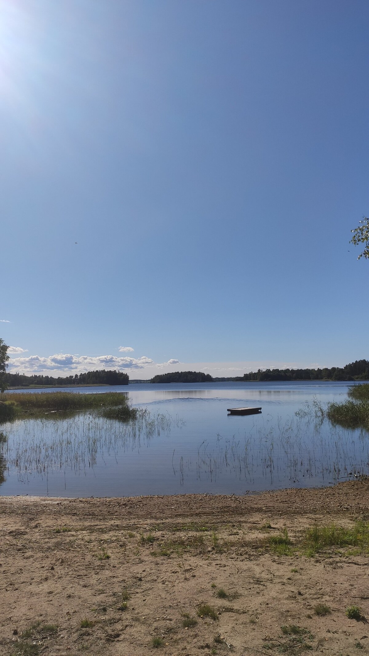 Lantlig idyll, nära sjö!