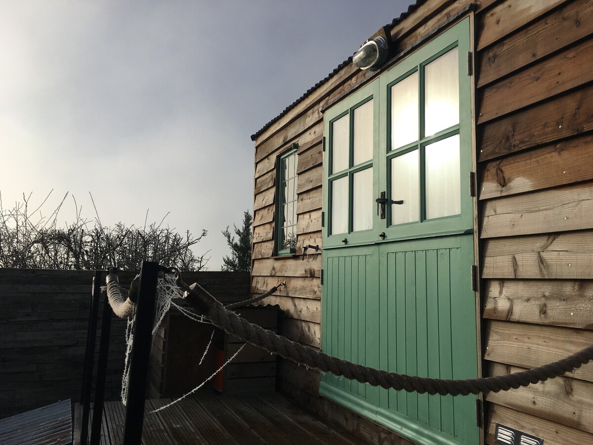 Shepherd’s Hut with complete privacy