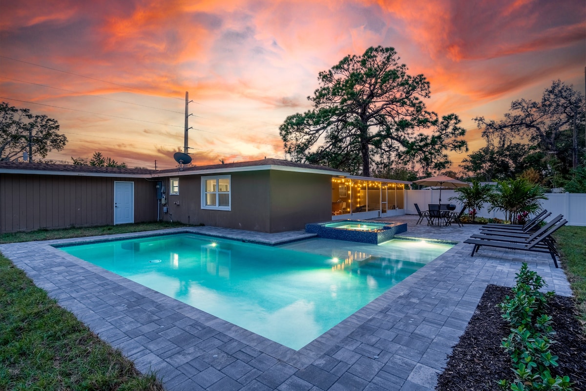 Waterside Villa - 4BD/2BA with a heated pool