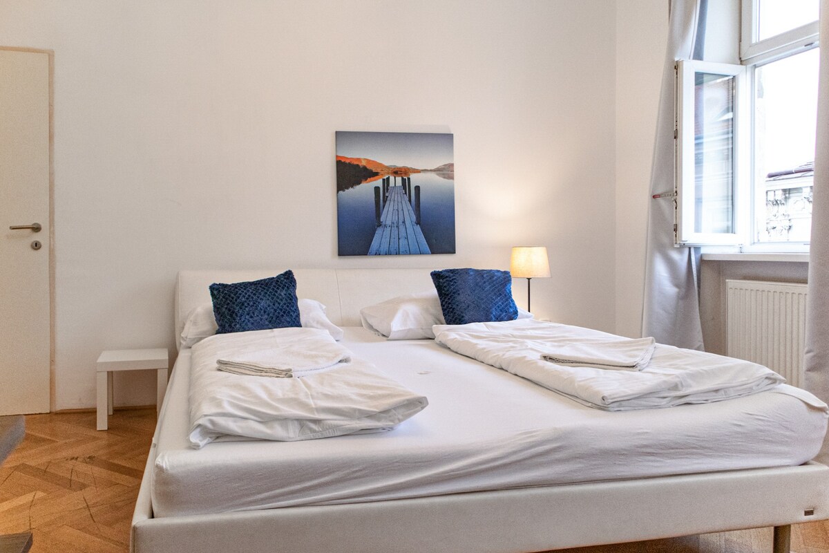 Wiener Stadthalle 2BR City Stay w/ King Beds