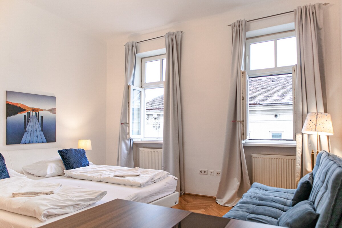 Wiener Stadthalle 2BR City Stay w/ King Beds