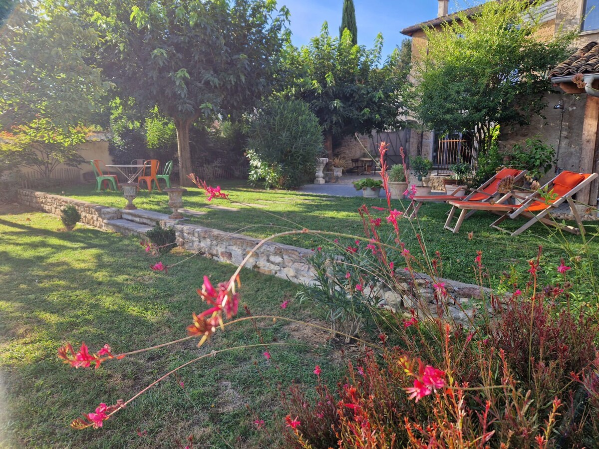 Aux deux vieux platanes, Domaine de charme