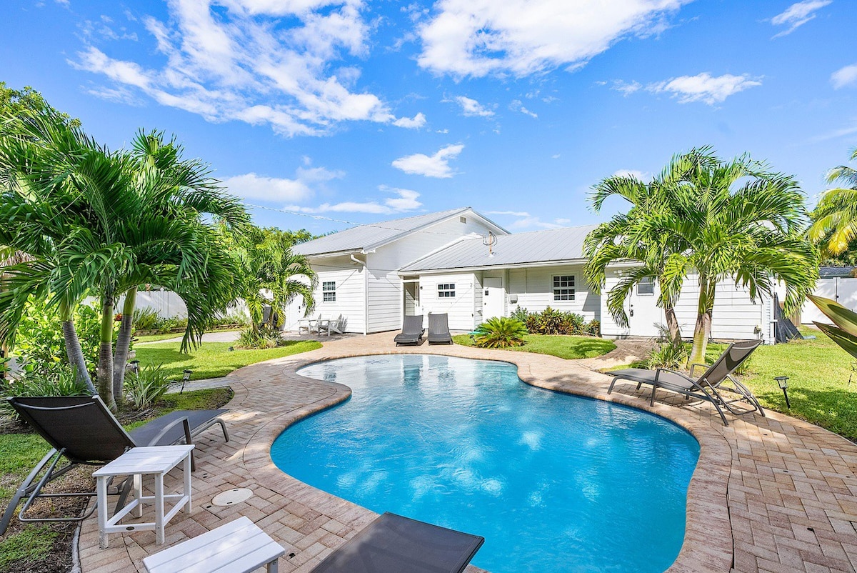 Palm Tree Island Estate: Heated Pool + PetFriendly