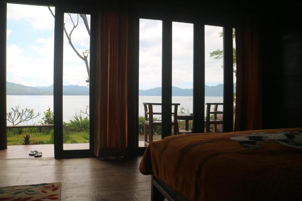 Lake House 4 Adult Batur