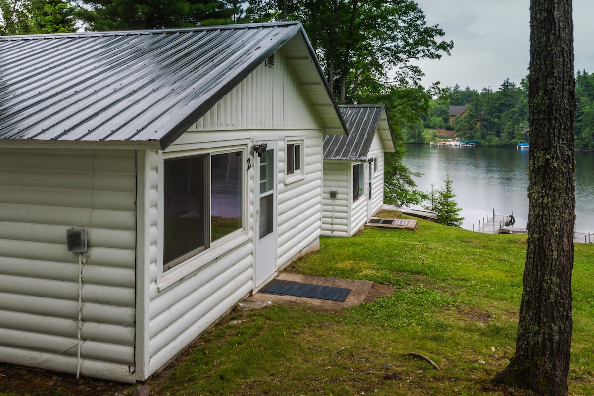 Lakeside Cottage #3, Hot Tub, Boats, Snowmobiling