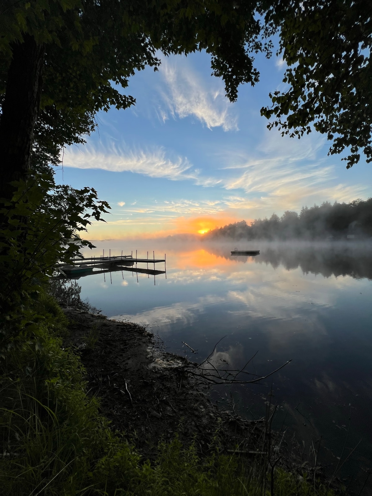 Lakeside Cottage #3, Hot Tub, Boats, Snowmobiling