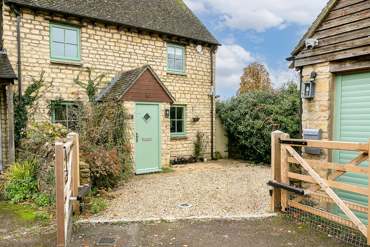 Enstone令人惊叹的3BD Oxfordshire Cottage