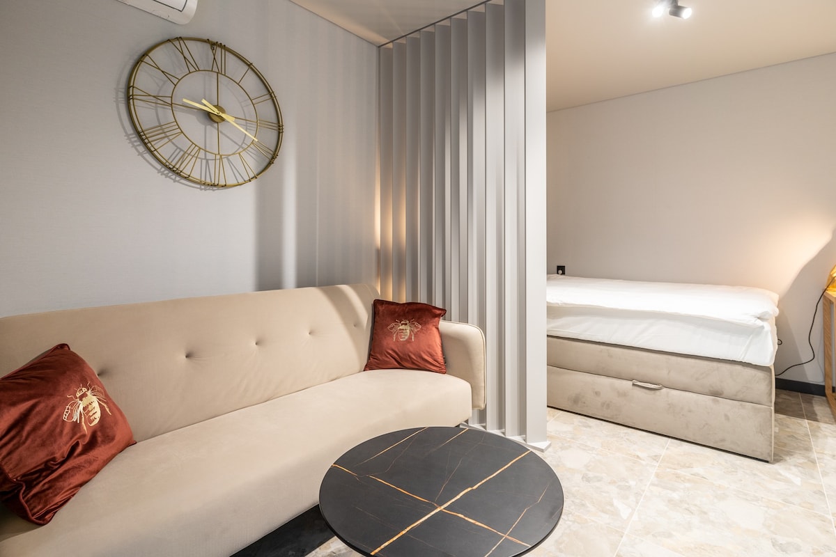 Apartament Destino Gliwice - nowe osiedle ，停车位