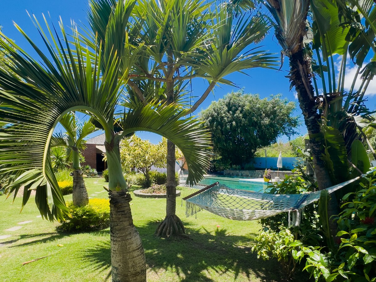 Studio in Tropical Garden with Infinity Pool