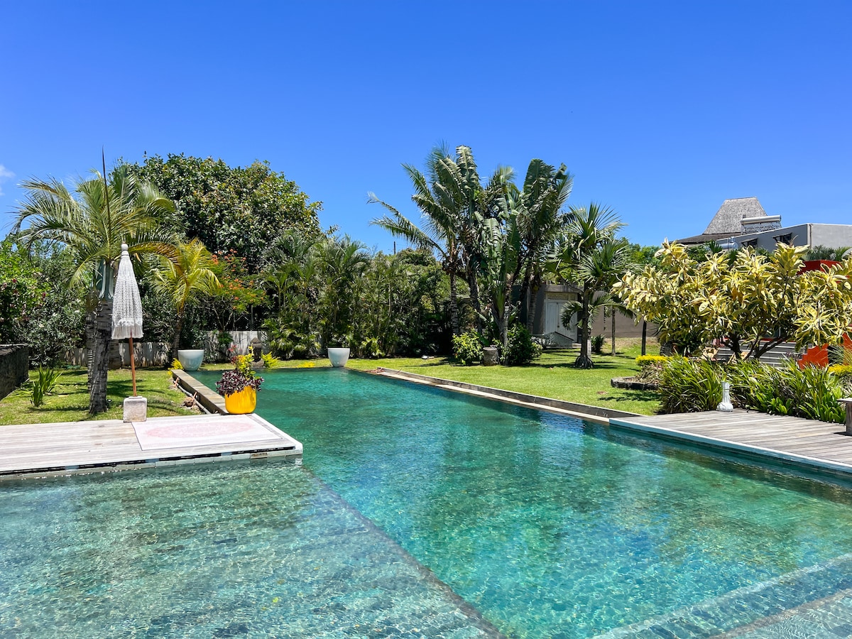 Studio in Tropical Garden with Infinity Pool