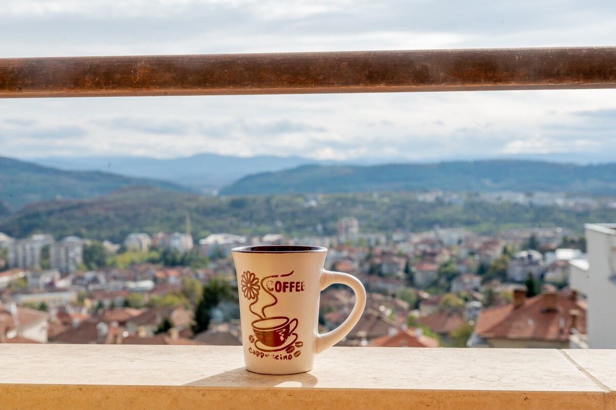 Панорамна гледка към планината