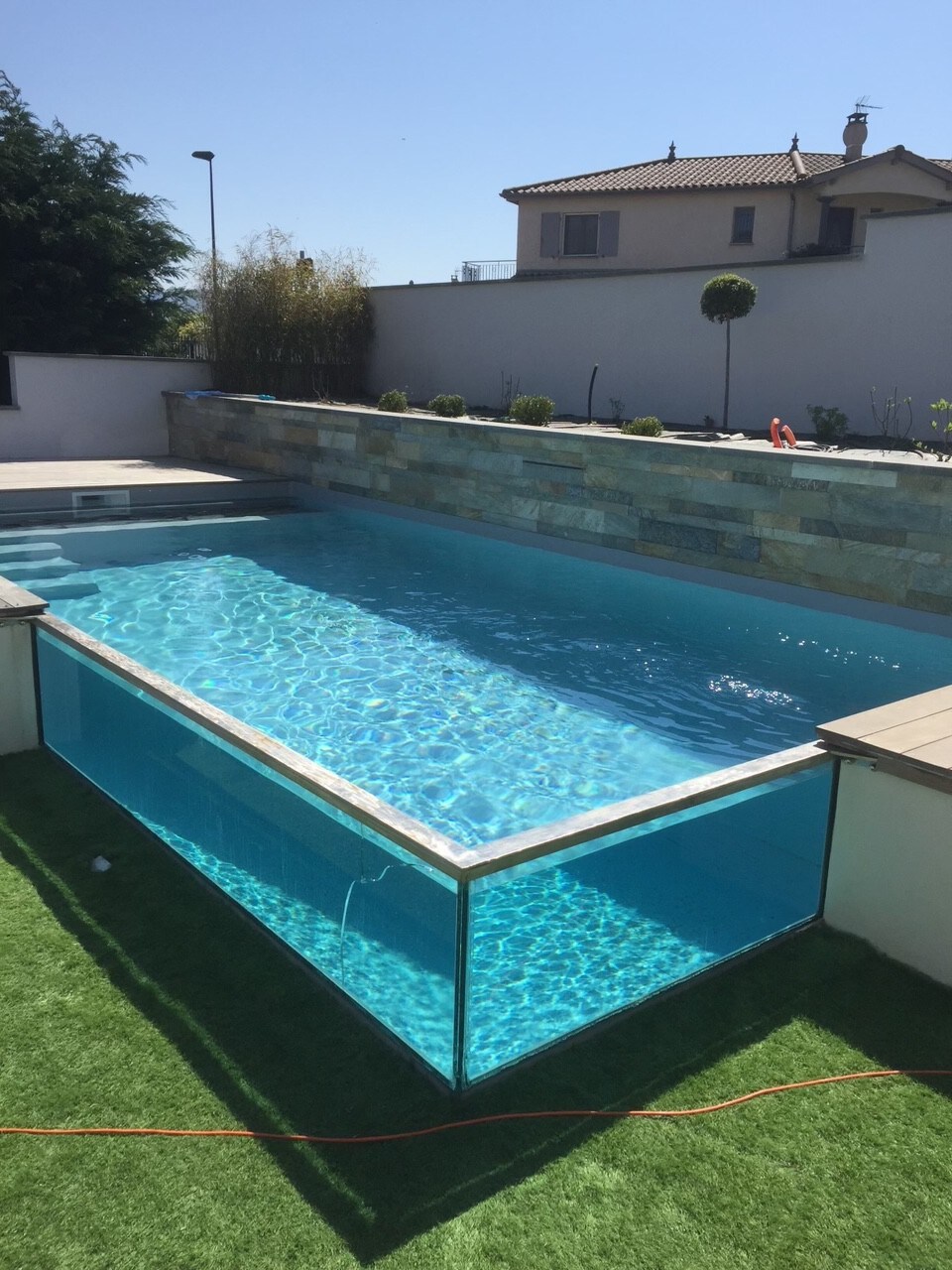 Maison et piscine chauffée, vue Monts du Lyonnais