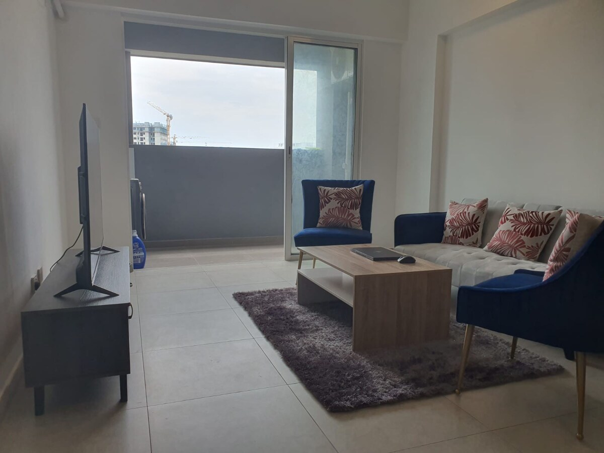 NEW 3 Bedroom Apartment - 10 Mins Cab From Airport