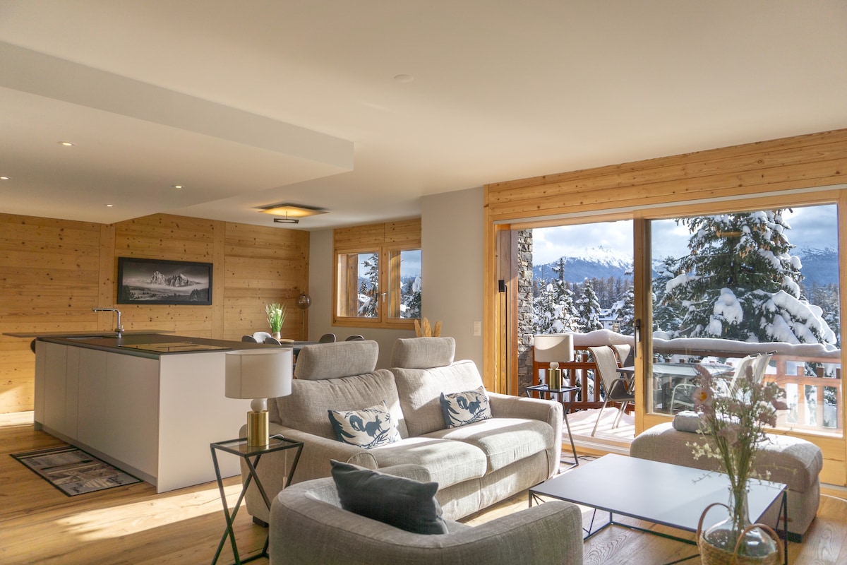 Upscale Alpine Retreat