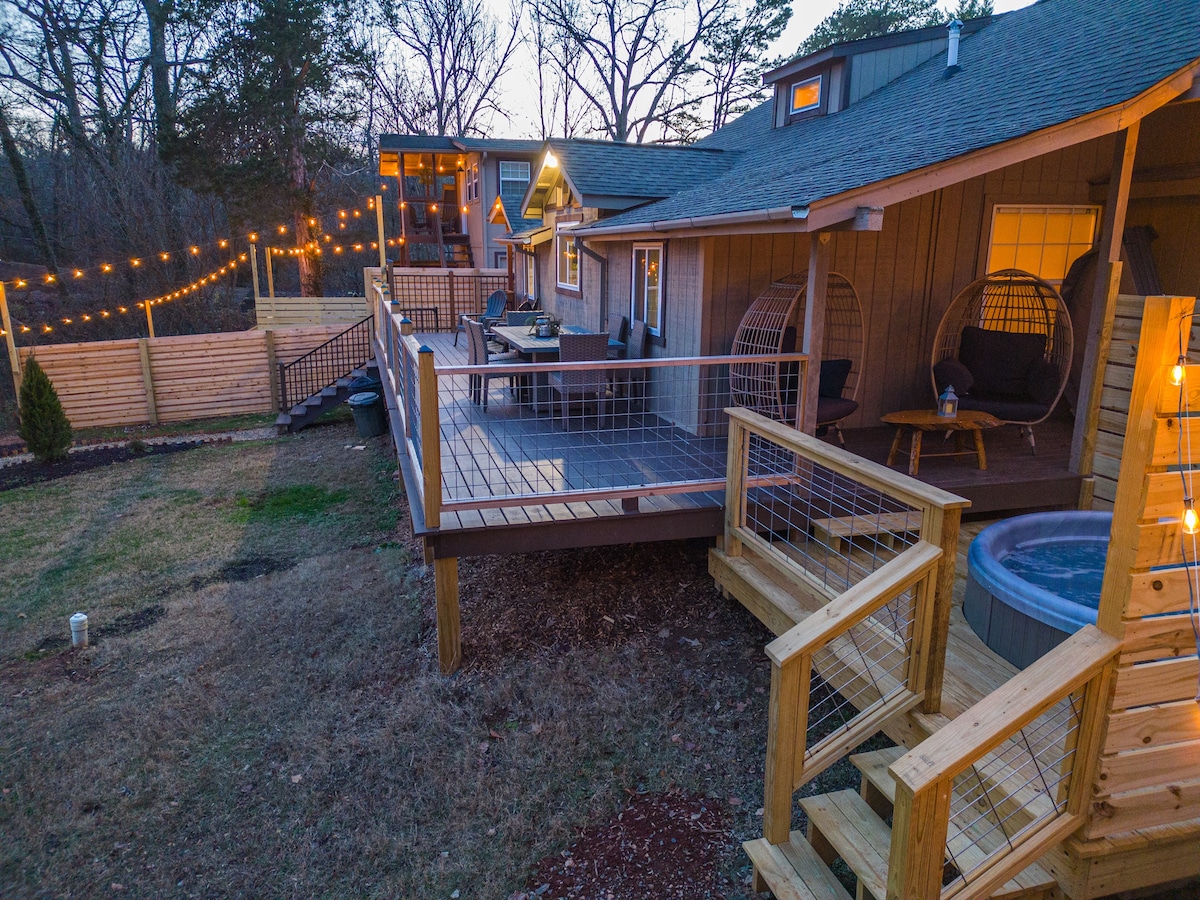 The Lodge at Little River - Hot Tub & Dock