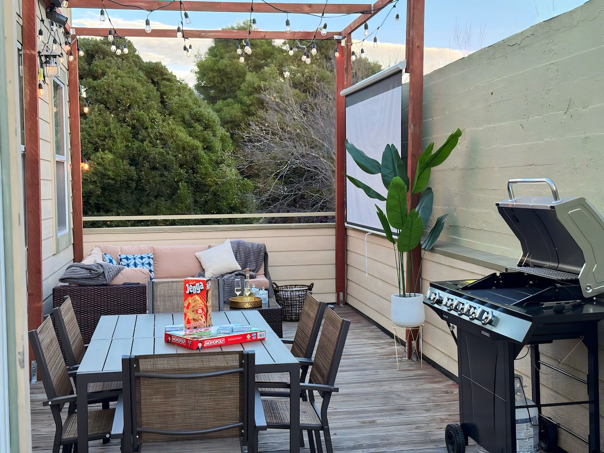 Luxury downtown SF getaway with outdoor cinema