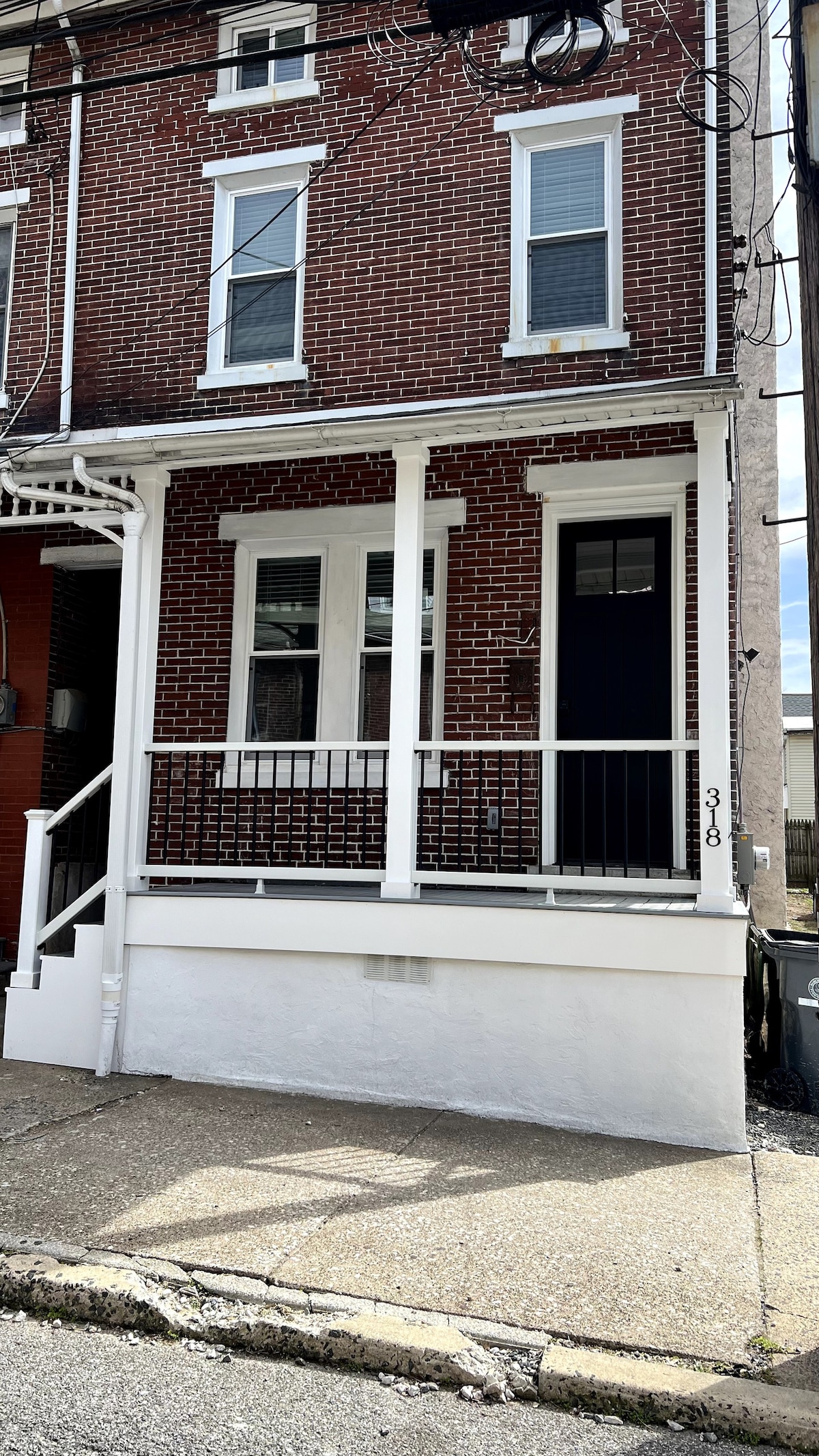 South Side Beauty 4br,2 bath. Central air, parking