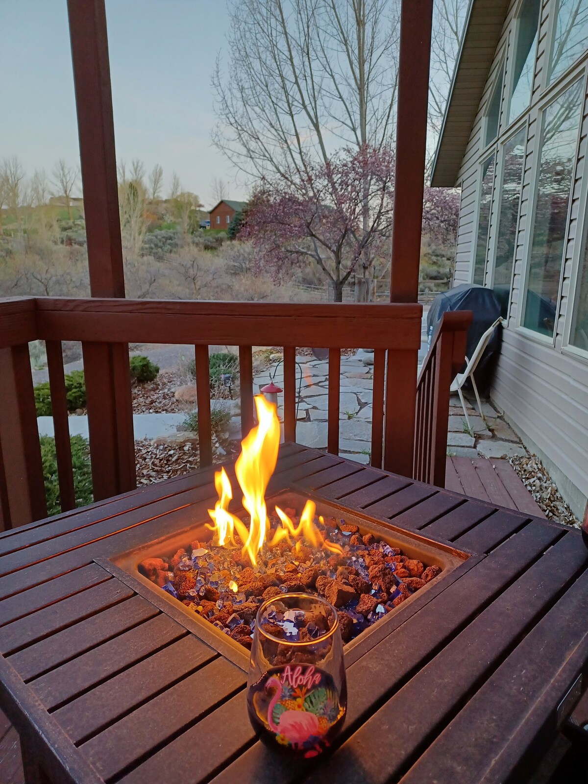 Amazing Snake River Canyon Creekside View Retreat