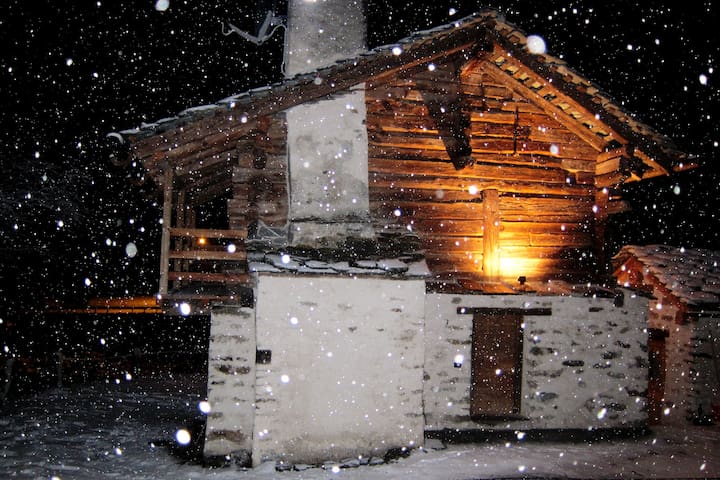 格雷索内伊-萨伊恩特-耶亚恩 (Gressoney-Saint-Jean)的民宿