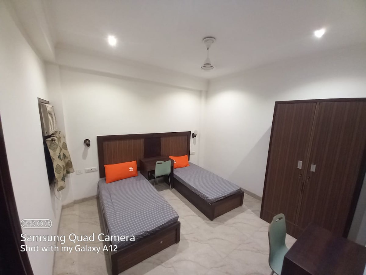 Serviced room in Sector 126, Noida