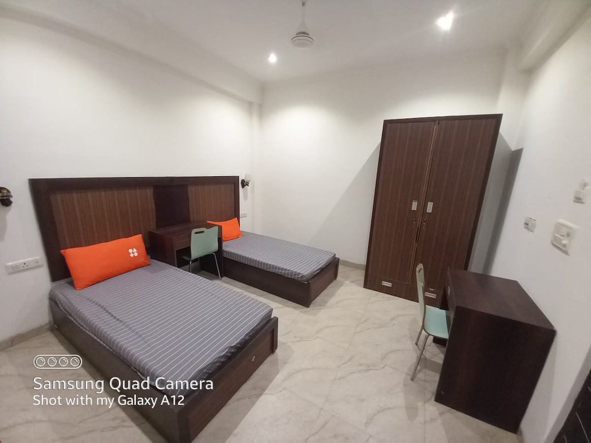 Serviced room in Sector 126, Noida