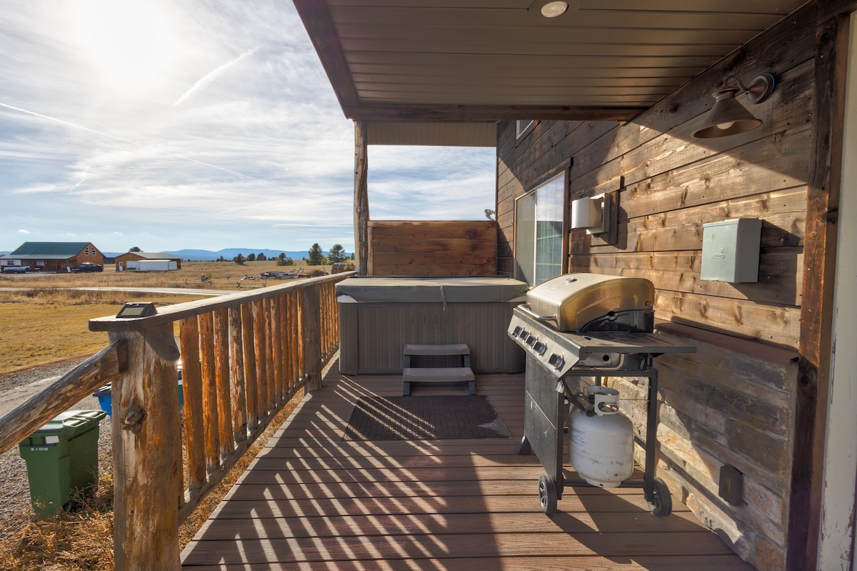 Yellowstone Cedar Lodge + AC + Hot + ClosetoYellowstone