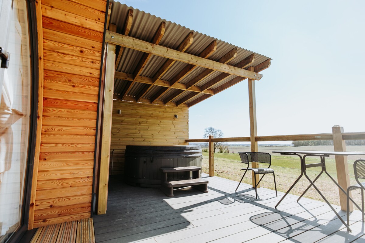 Luxury Glamping Pod with Hot Tub