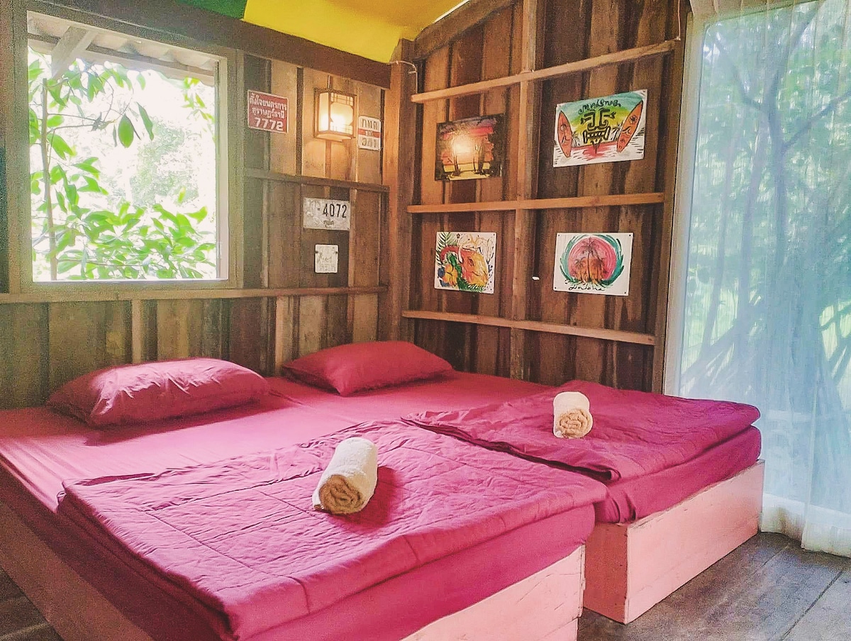 Cozy Hut Room With Breakfast @ Mr. Long (B2)