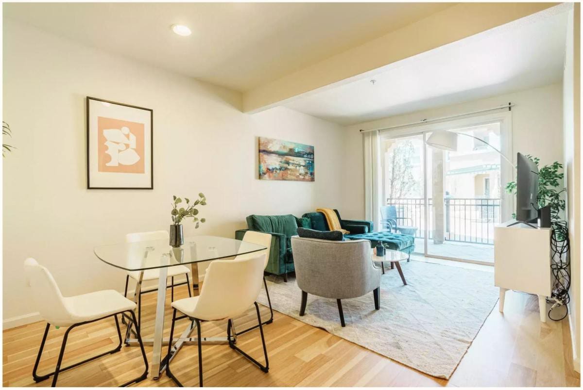 Stylish Apt w/Exceptional Amenities-Great location