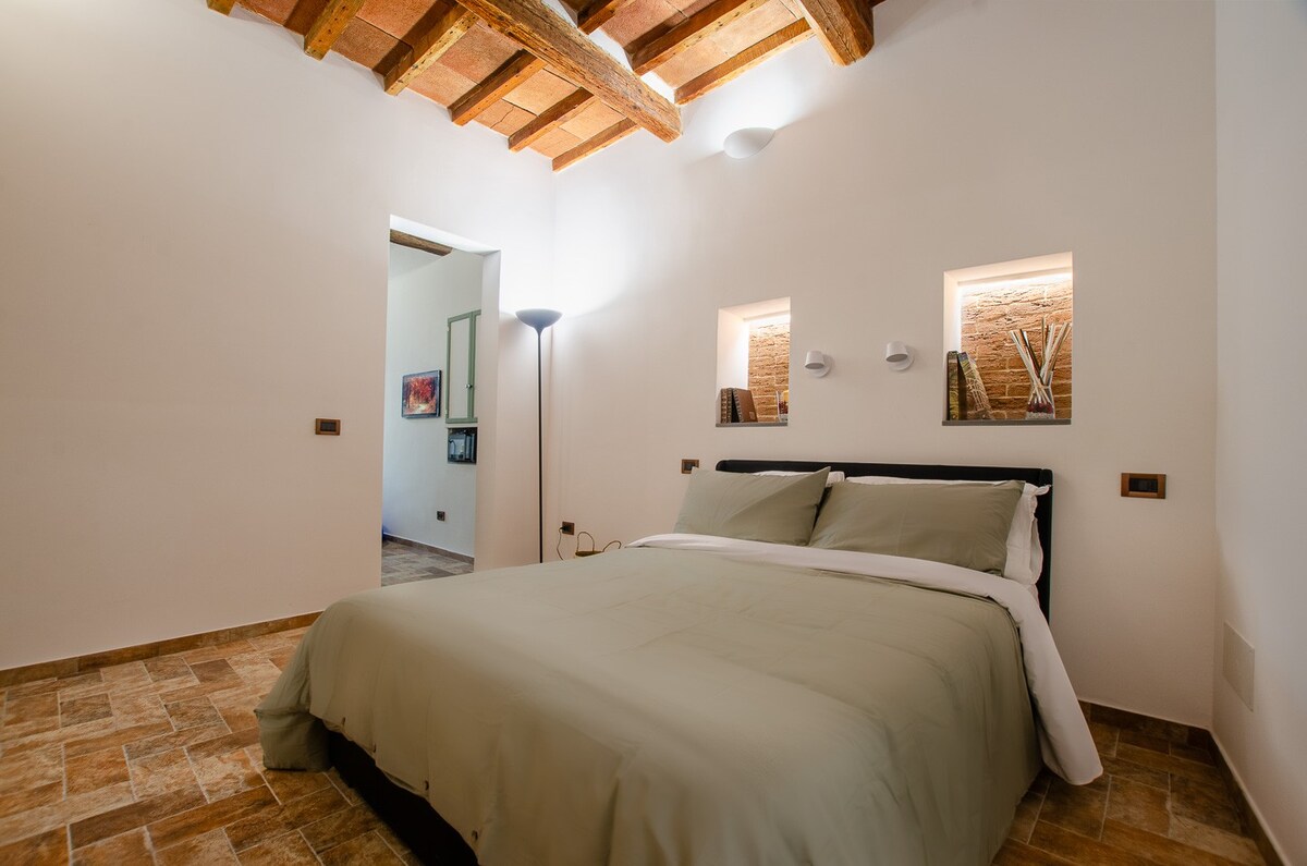 Santa Croce historical apartment