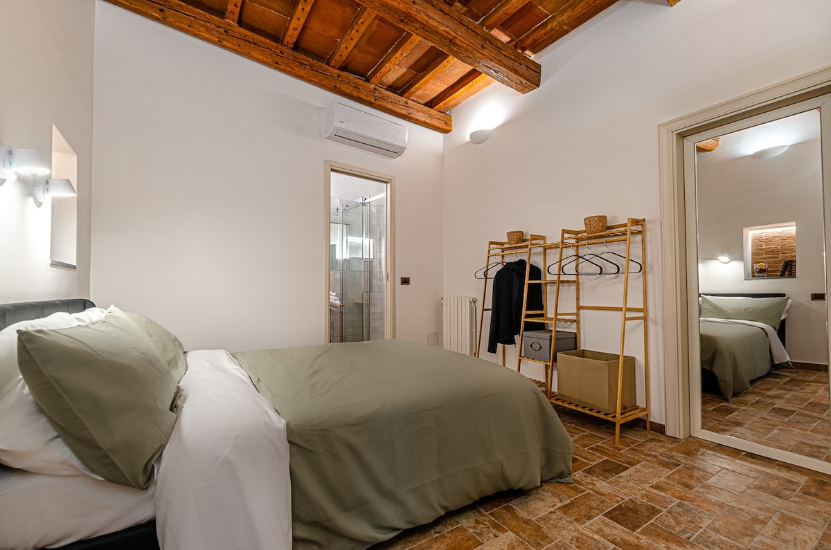 Santa Croce historical apartment