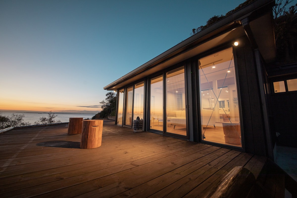 Resort villa with 180-degree panoramic ocean view