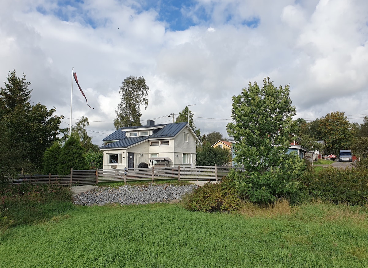 Idyllic small house