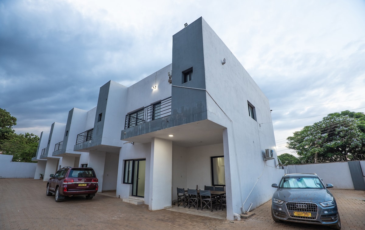 Modern 3 Bed, 2 Bath Urban Villa