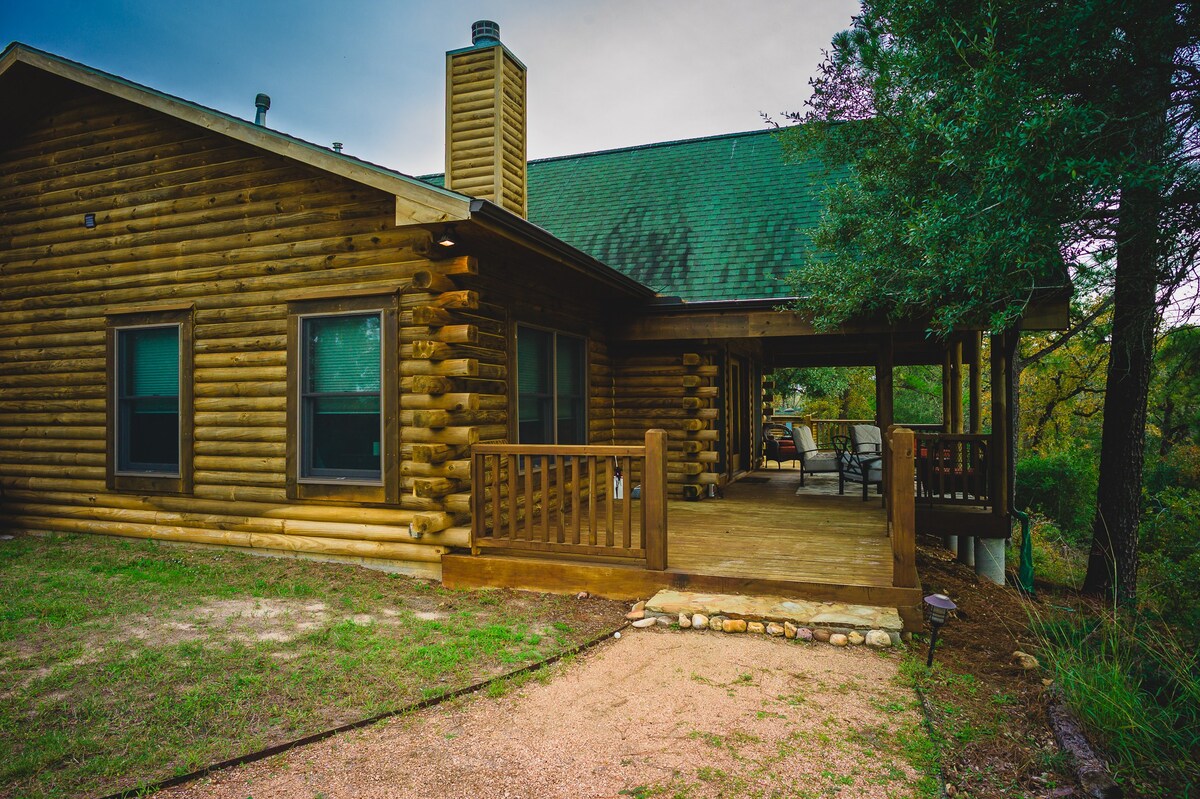 Big View! Log cabin on the River