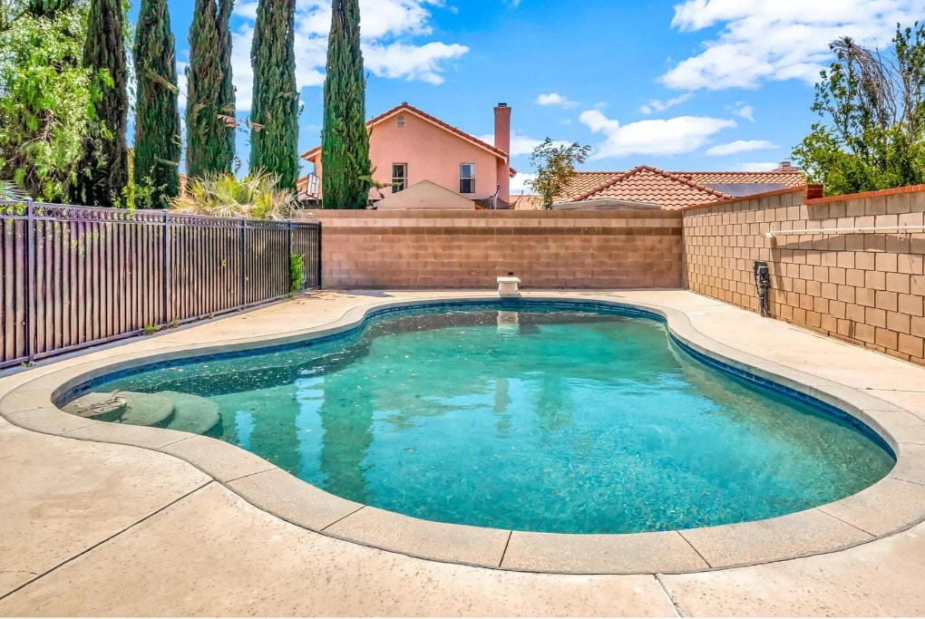 Entire Home Palmdale Pool Oasis