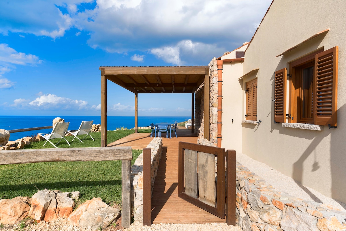Villa by the sea with pool | Corallo | Cala Bianca