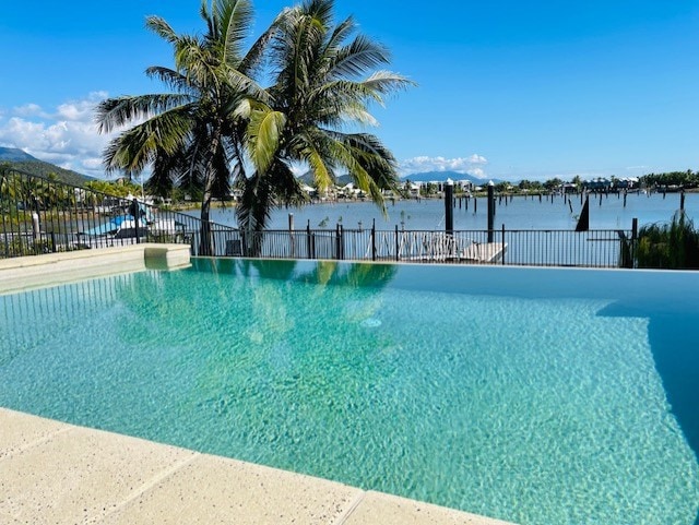 Waterfront Townhouse 'Hinchinbrook Escape'